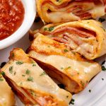 difference between calzone and stromboli